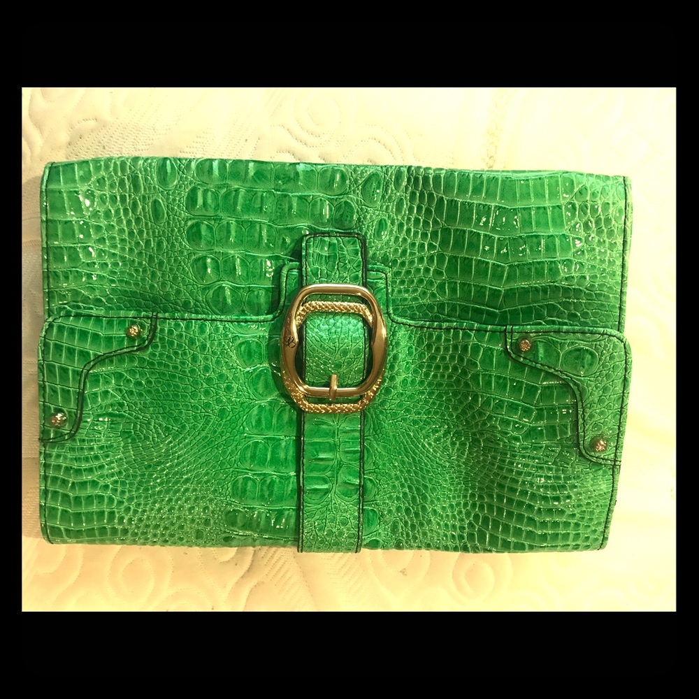 Jessica Simpson underarm clutch!